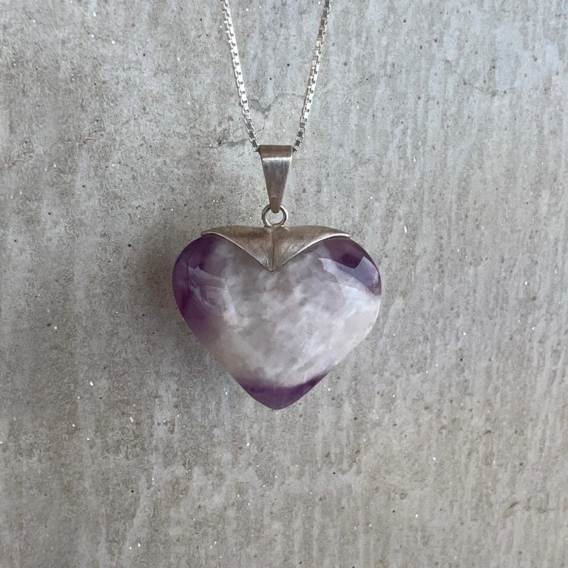 Collar corazón de Amatista Chevron