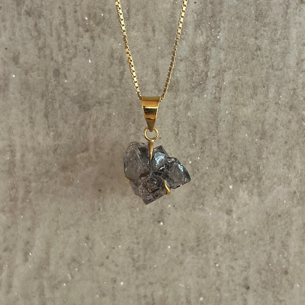 Collar de Cuarzo Herkimer con cadena plateada bañada en oro